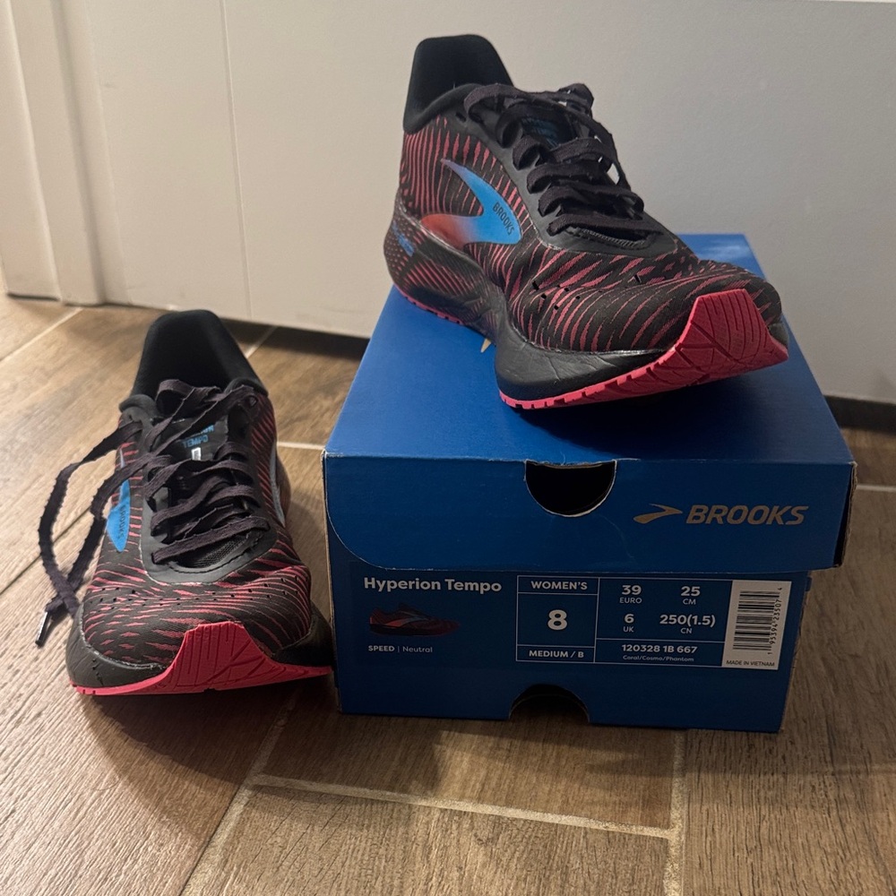 Brooks Hyperion Tempo Black and Red Running Shoes size 8   Women’s
Smoke free hm